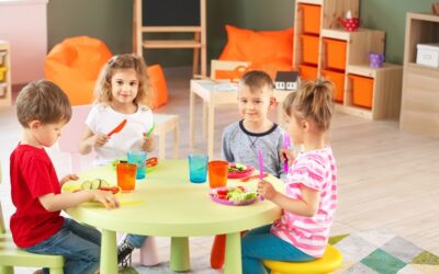 Les repas en crèche : Moment de socialisation et de gain d’autonomie